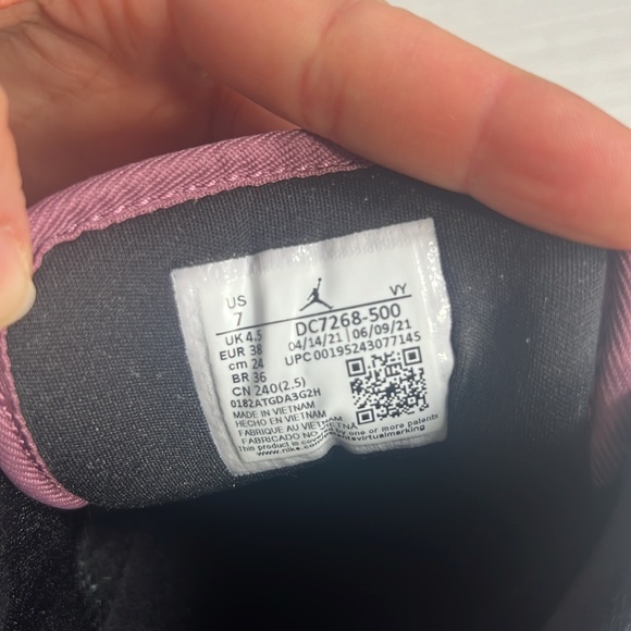 Nike Air Jordan size W7 - Picture 10 of 10